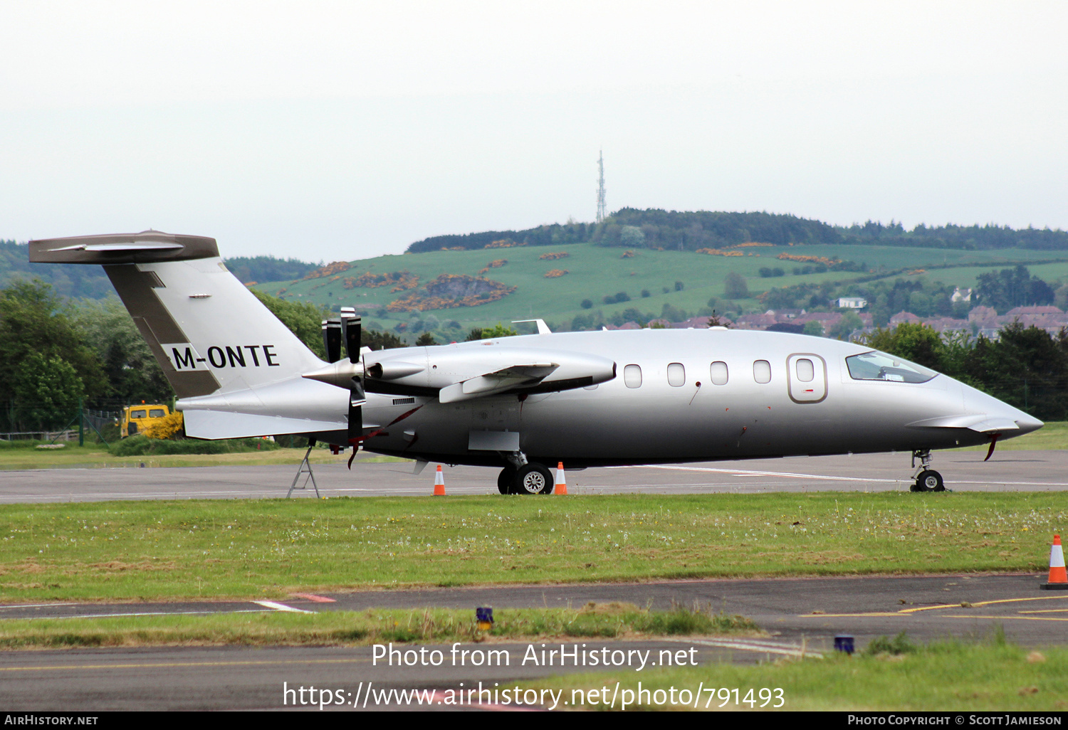 Aircraft Photo of M-ONTE | Piaggio P-180 Avanti II | AirHistory.net #791493