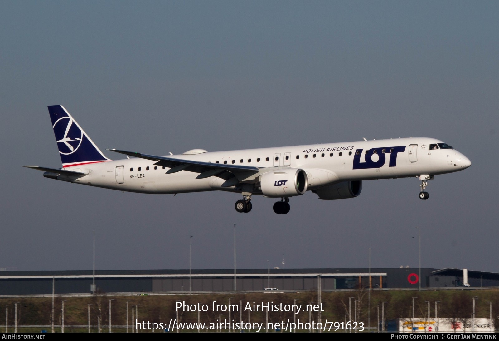 Aircraft Photo of SP-LEA | Embraer 195-E2 (ERJ-190-400 STD) | LOT Polish Airlines - Polskie Linie Lotnicze | AirHistory.net #791623