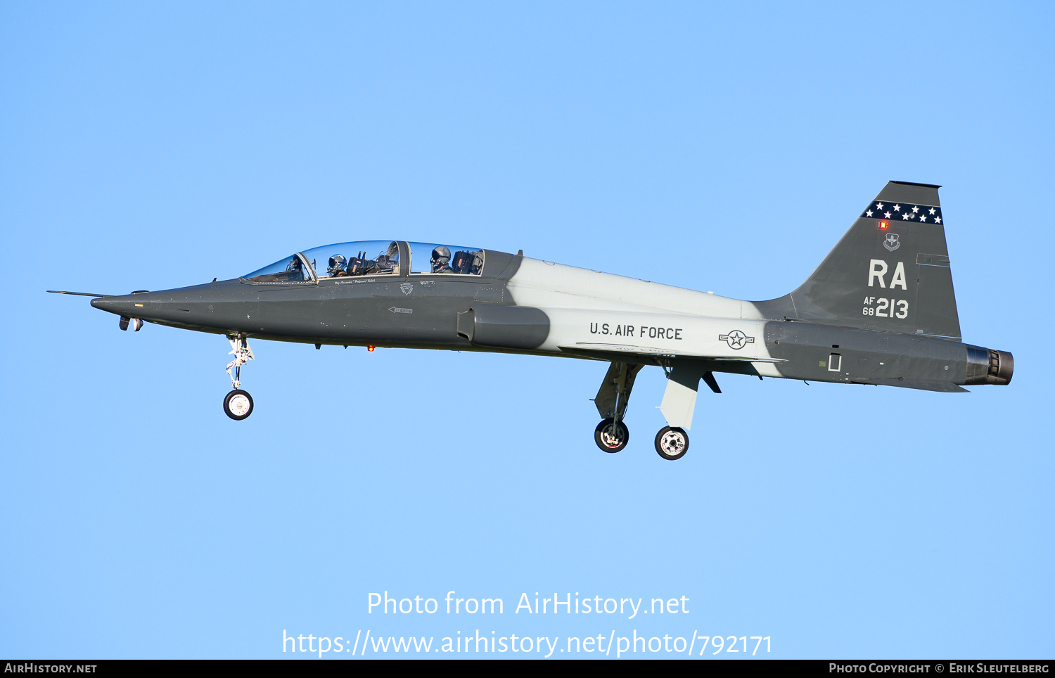 Aircraft Photo of 68-8213 / AF68-213 | Northrop T-38A Talon | USA - Air Force | AirHistory.net #792171