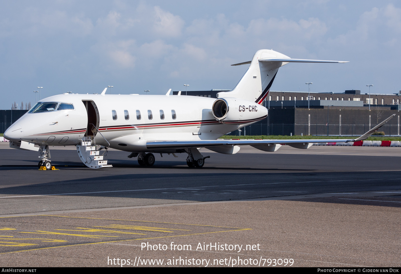 Aircraft Photo of CS-CHC | Bombardier Challenger 350 (BD-100-1A10) | AirHistory.net #793099